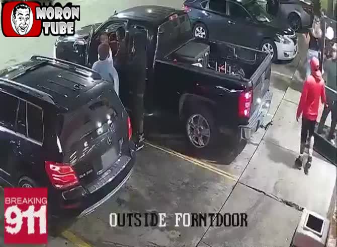 Video :In a parking lot in Houston, three criminals kill a guy by trampling him